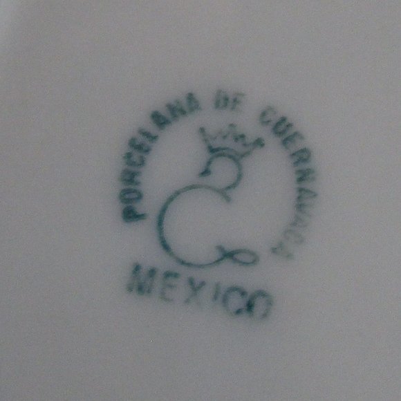 small vintage ceramic lidded sauce tureen - Picture 6 of 6